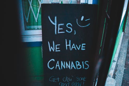 Vaping Ganja: A New Way to Smoke