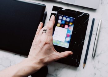 How Custom Mobile Apps With UX/UI & IoT Help