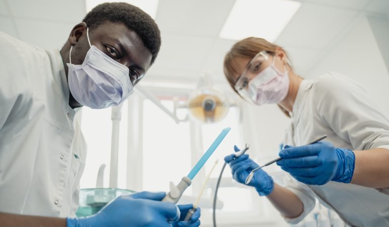 How to Choose the Best Dental Services Provider for You and Your Family