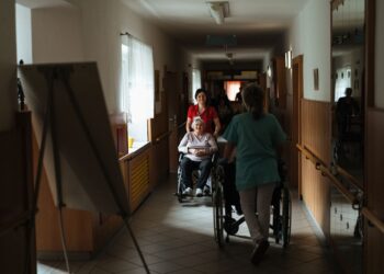 Why Opt for Specialised Senior Home Care Over General Care?