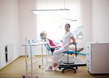 How Do Dentists Meet Emergency and Family Needs Together?