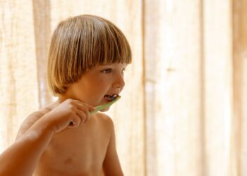 What Age Should Children Start Flossing? Tips for Parents